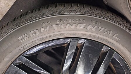 velgen set VW Audi Seat 20 Inch 4 seizoens 255 50 R20 105T
