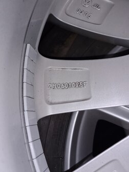 1 stuk los velg origineel VW velg 5x120 18 inch Durban 2H0601025F