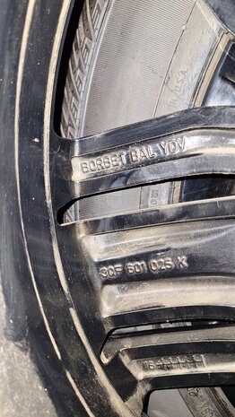 velgen set VW Audi Seat 20 Inch 4 seizoens 255 50 R20 105T